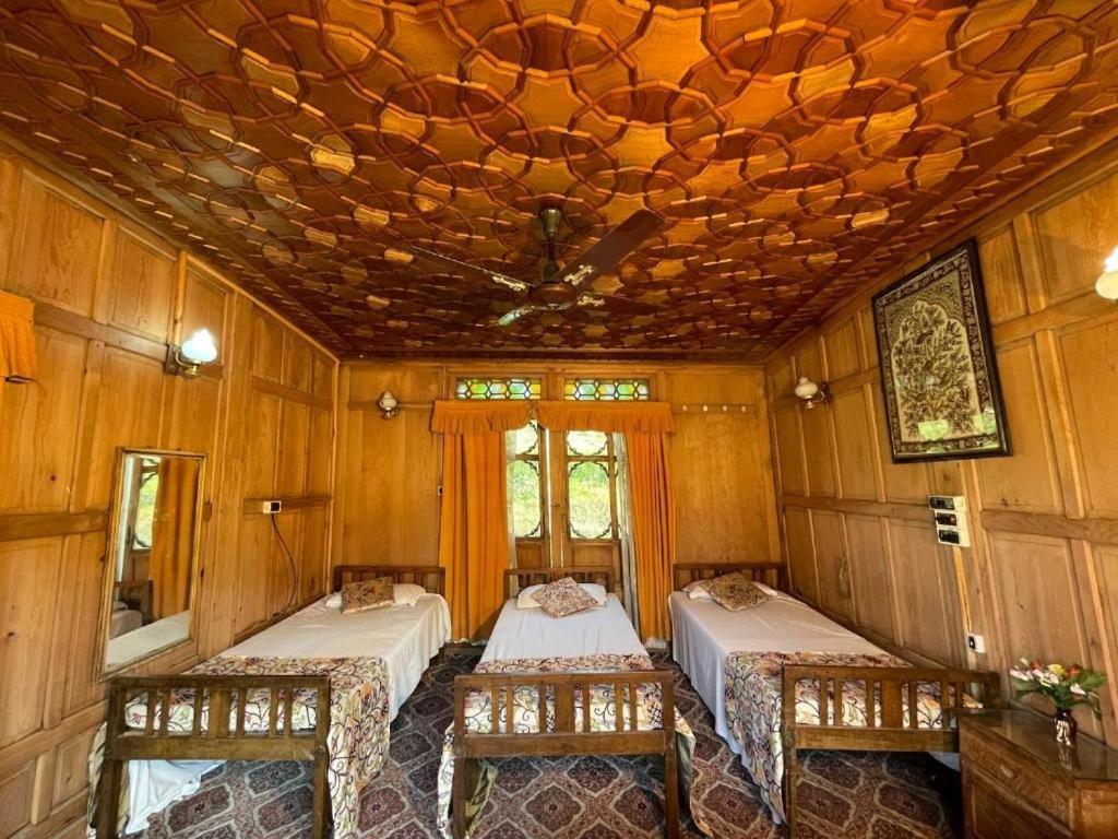 The Flostel Srinagar Exterior foto