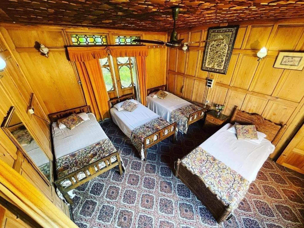 The Flostel Srinagar Exterior foto